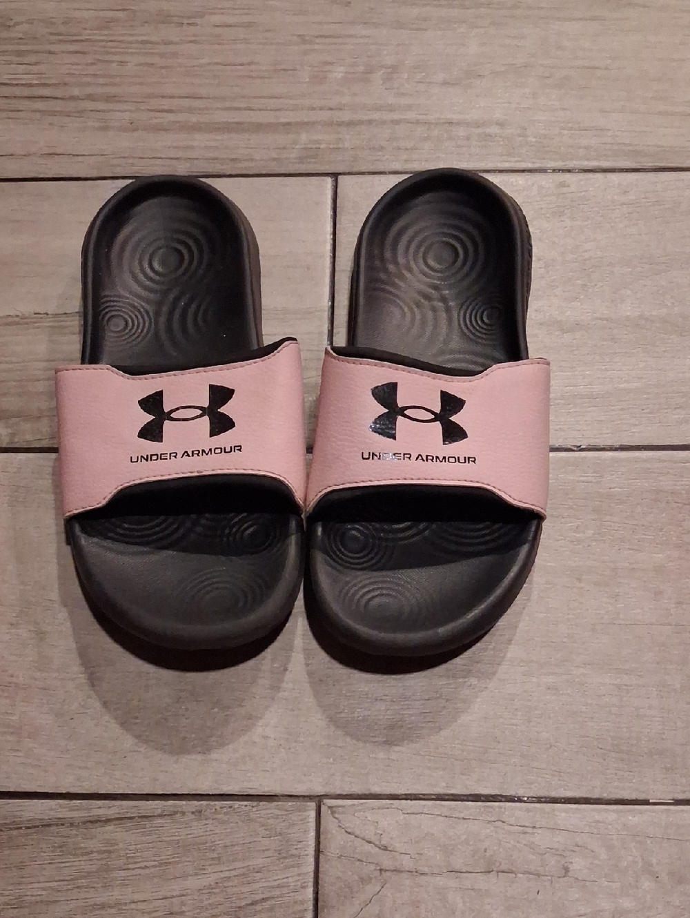 🍁Under Armour Kids Pink and Black Slide Sandals🍦